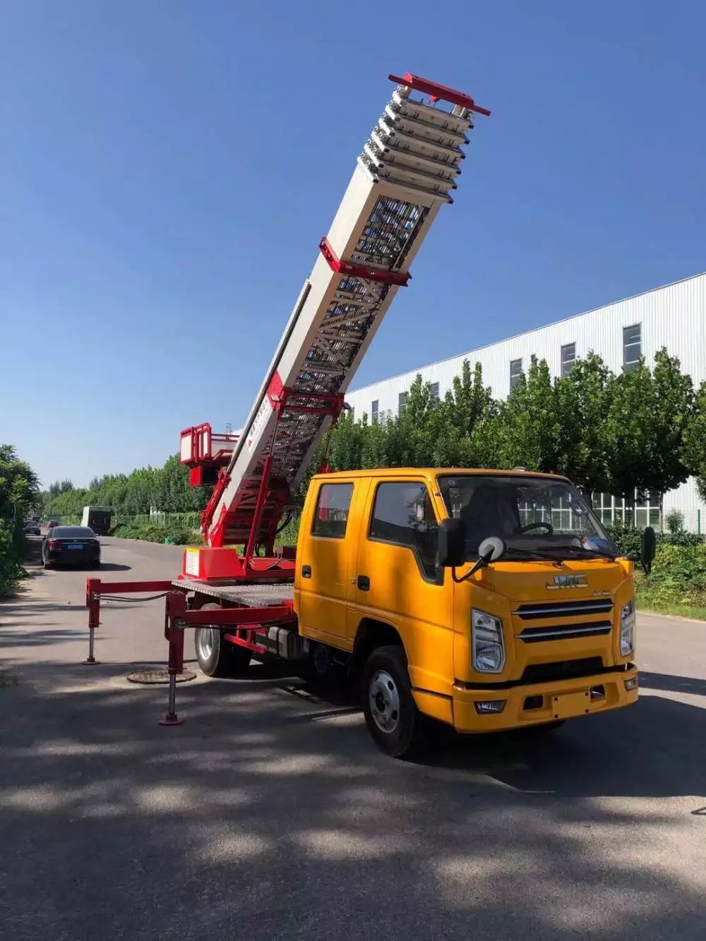 海阳附近的云梯车出租服务：轻松解决高空作业需求