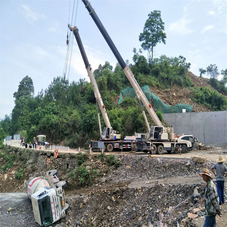 海阳汽车掉沟里叫吊车救援要多少钱